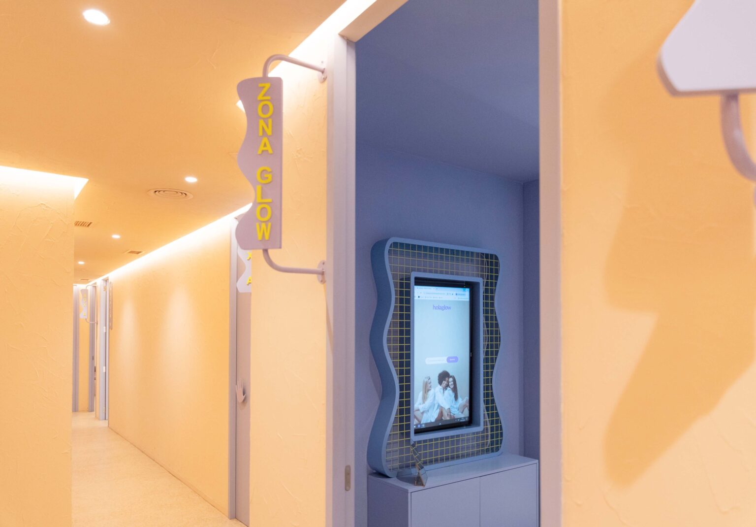 Holaglow, nominada al premio 'Mejor transformación digital en punto de venta' en los Digital Beauty Awards
